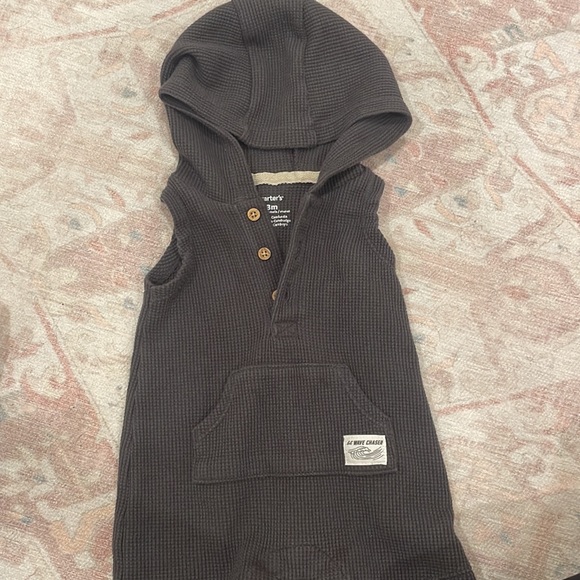 Carter’s Gray and off white boy bundle set - Picture 2 of 14